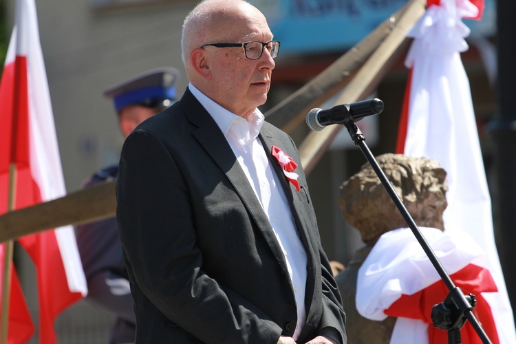 Pomnik Paderewskiego w Ciężkowicach