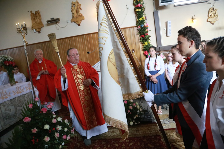 Sztandar dla szkoły w Żbikowicach