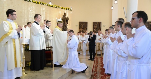 Święcenia diakonatu