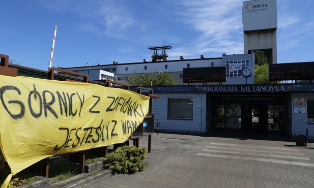 Ratownicy dotarli do przygniecionego górnika