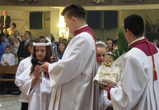 I Komunia Święta z bp. Piotrem Gregerem