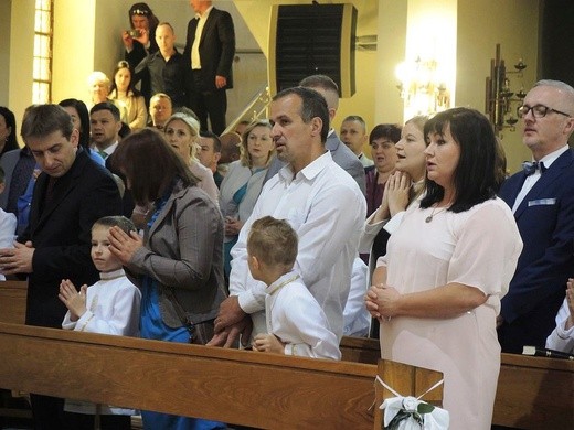 I Komunia Święta z bp. Piotrem Gregerem