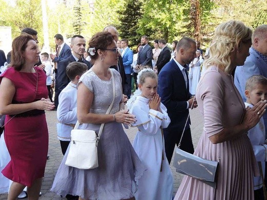 I Komunia Święta z bp. Piotrem Gregerem