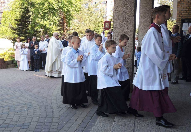 I Komunia Święta z bp. Piotrem Gregerem