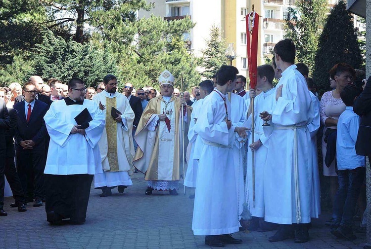 I Komunia Święta z bp. Piotrem Gregerem