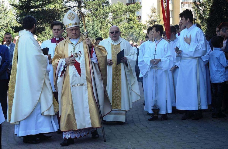 I Komunia Święta z bp. Piotrem Gregerem