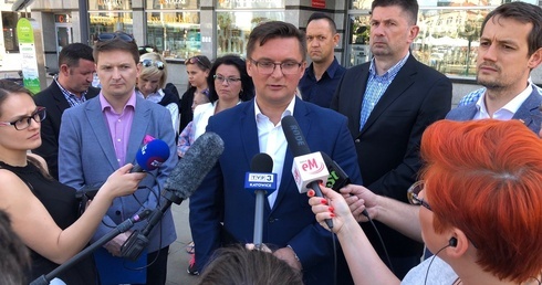 Katowice: Kontrmanifestanci blokowali przemarsz narodowców
