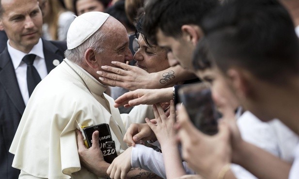 Papież: Księża i świeccy nie mogą być nudni i mieć pogrzebowej miny