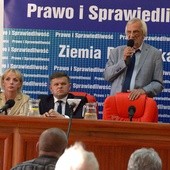 Spotkanie parlamentarzystów PiS z mieszkańcami Radomia. Od lewej: Dariusz Bąk, Anna Kwiecień, Wojciech Skurkiewicz, Ryszard Terlecki i Andrzej Kosztowniak