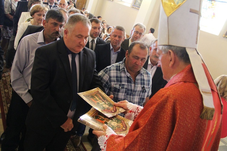 Bierzmowanie w Borzęcinie Dolnym 