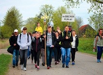 Pierwsi pielgrzymi do Świętego Gaju dotarli przed godz. 14.