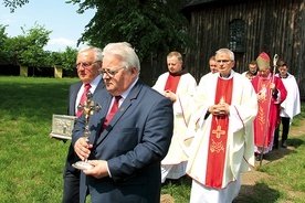 ▲	Procesja z relikwiami św. Wojciecha. Krucyfiks niesie Wojciech Zdziarski, starosta łęczycki.