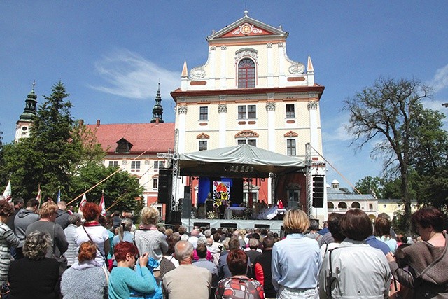 ▲	 – Nie ma prawdziwego rozwiązania problemów społeczno-gospodarczych bez odniesienia do uniwersalnych wartości chrześcijańskich wynikających z Ewangelii  – mówił arcybiskup podczas pielgrzymki w 2017 r.