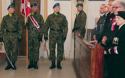 ▼	Patriotycznym obchodom w kościele towarzyszyła kompania honorowa Wojska Polskiego.