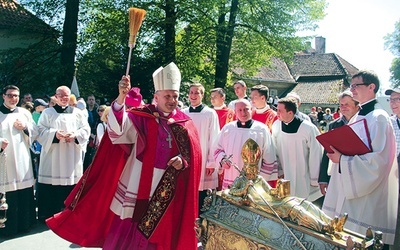 ▲	Mszy św. odpustowej w intencji ojczyzny przewodniczył bp Łukasz Buzun z Kalisza. 