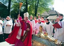 ▲	Mszy św. odpustowej w intencji ojczyzny przewodniczył bp Łukasz Buzun z Kalisza. 