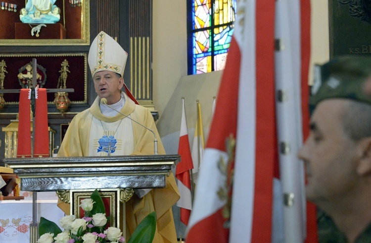 Jubileuszowej Mszy św. przewodniczył bp Józef Guzek, biskup polowy Wojska Polskiego