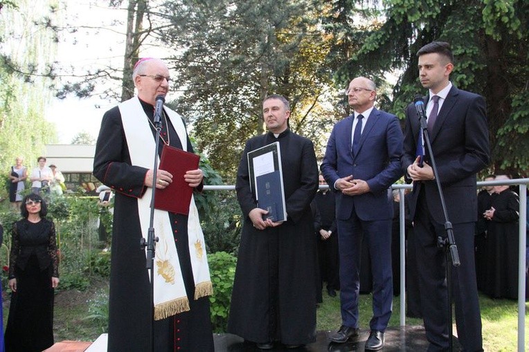 Skwer im. ks. Stanisława Roga
