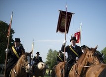 Największa procesja na koniach 