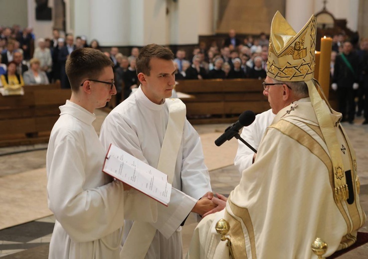 Święcenia kapłańskie w katowickiej katedrze cz.1