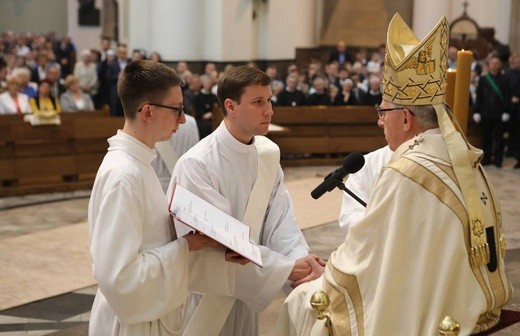 Święcenia kapłańskie w katowickiej katedrze cz.1