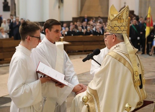 Święcenia kapłańskie w katowickiej katedrze cz.1