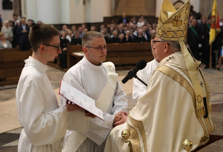 Święcenia kapłańskie w katowickiej katedrze cz.1