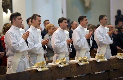 Święcenia kapłańskie w katowickiej katedrze cz.1