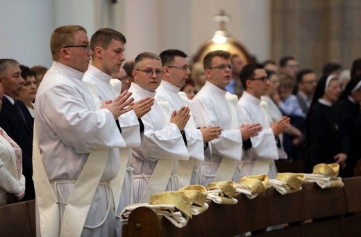 Święcenia kapłańskie w katowickiej katedrze cz.1