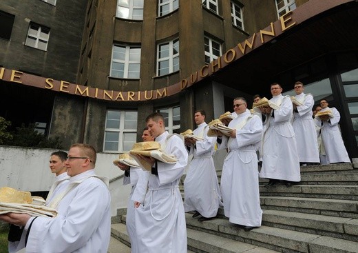 Święcenia kapłańskie w katowickiej katedrze cz.1