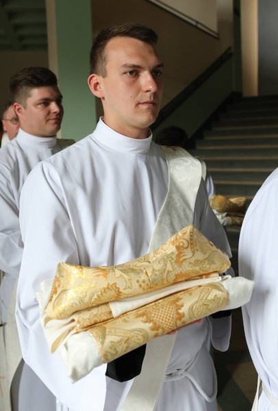 Święcenia kapłańskie w katowickiej katedrze cz.1