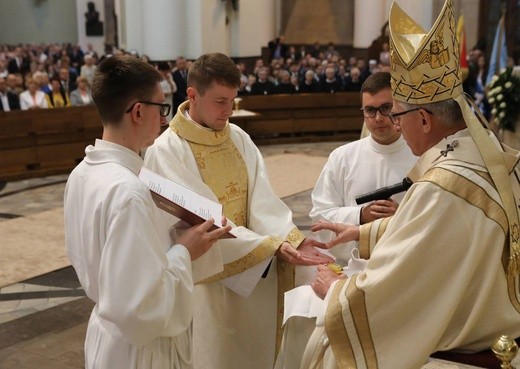 Święcenia kapłańskie w katowickiej katedrze cz.2