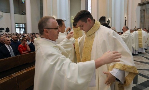 Święcenia kapłańskie w katowickiej katedrze cz.2