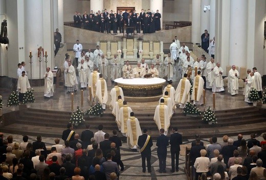 Święcenia kapłańskie w katowickiej katedrze cz.3