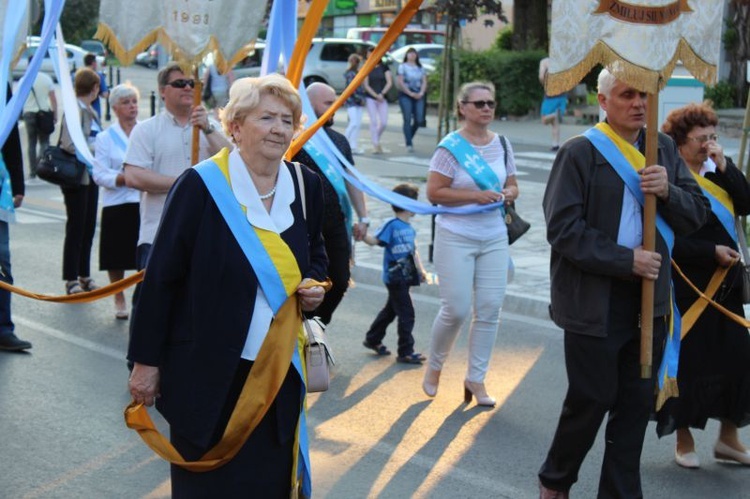 Procesja z figurą Matki Bożej Fatimskiej ulicami Gorzowa Wlkp.