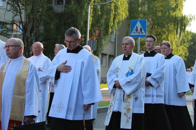 Procesja z figurą Matki Bożej Fatimskiej ulicami Gorzowa Wlkp.