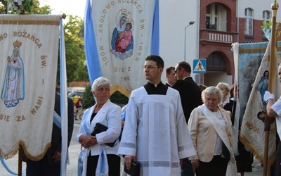 Procesja z figurą Matki Bożej Fatimskiej ulicami Gorzowa Wlkp.