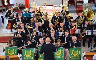 Orkiestra zagrała krótki koncert z okazji jubileuszu