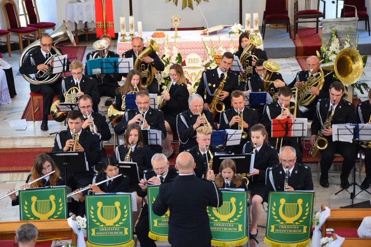 Orkiestra zagrała krótki koncert z okazji jubileuszu