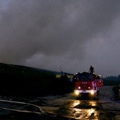 Akcja gaśnicza przebiega w sytuacji dużego zadymienia