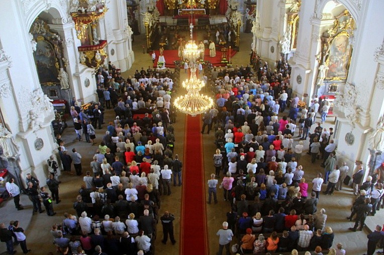 Pielgrzymi na dwóch kołach z silnikiem