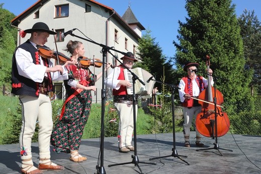 Festyn na 100-lecie parafii w Żabnicy