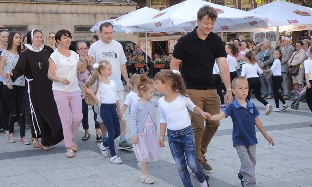 Polonez na rozpoczęcie tańców dla św. Jana Pawła II