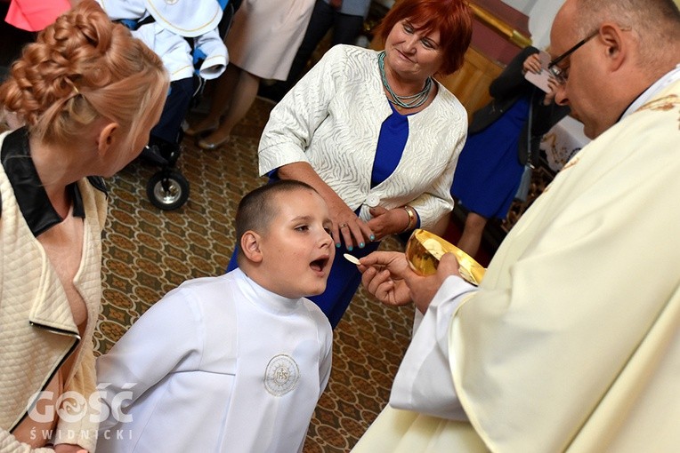 Pierwsza Komunia św. dzieci z Zespołu Szkół Specjalnych w Świdnicy.