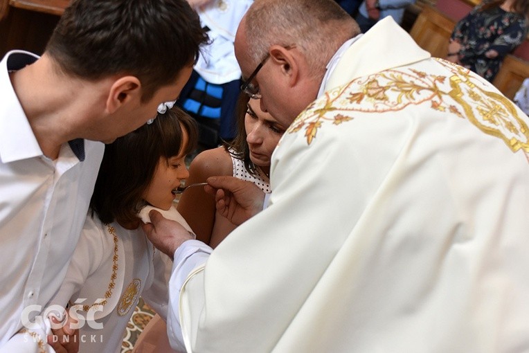Pierwsza Komunia św. dzieci z Zespołu Szkół Specjalnych w Świdnicy.