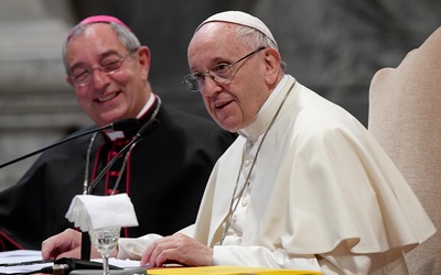 Papież: Trzeba sprowadzić młodzież z wirtualnego świata na ziemię