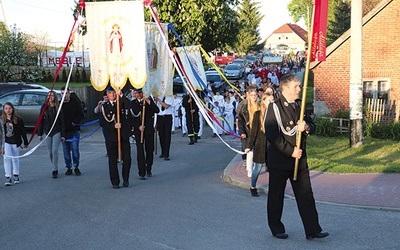 ▲	Mszy św. przewodniczył ks. prałat Walenty Szymański, wikariusz generalny diecezji elbląskiej, a homilię wygłosił o. Piotr Wiśniewski CSsR, proboszcz parafii Matki Bożej Królowej Polski w Elblągu.