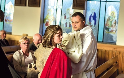 ▲	Po Eucharystii uczniowie z Zespołu Szkół Salezjańskich im. św. Dominika Savio w Ostródzie zaprezentowali inscenizację na temat męczennika. 