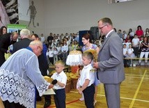 Zapalenie światła, przekazanie chlebków pokoju i modlitwa zainaugurowały festiwal.