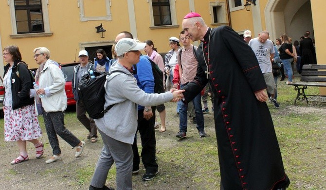 Mój Bóg idzie przede mną